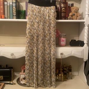 Floral Pleated skirt